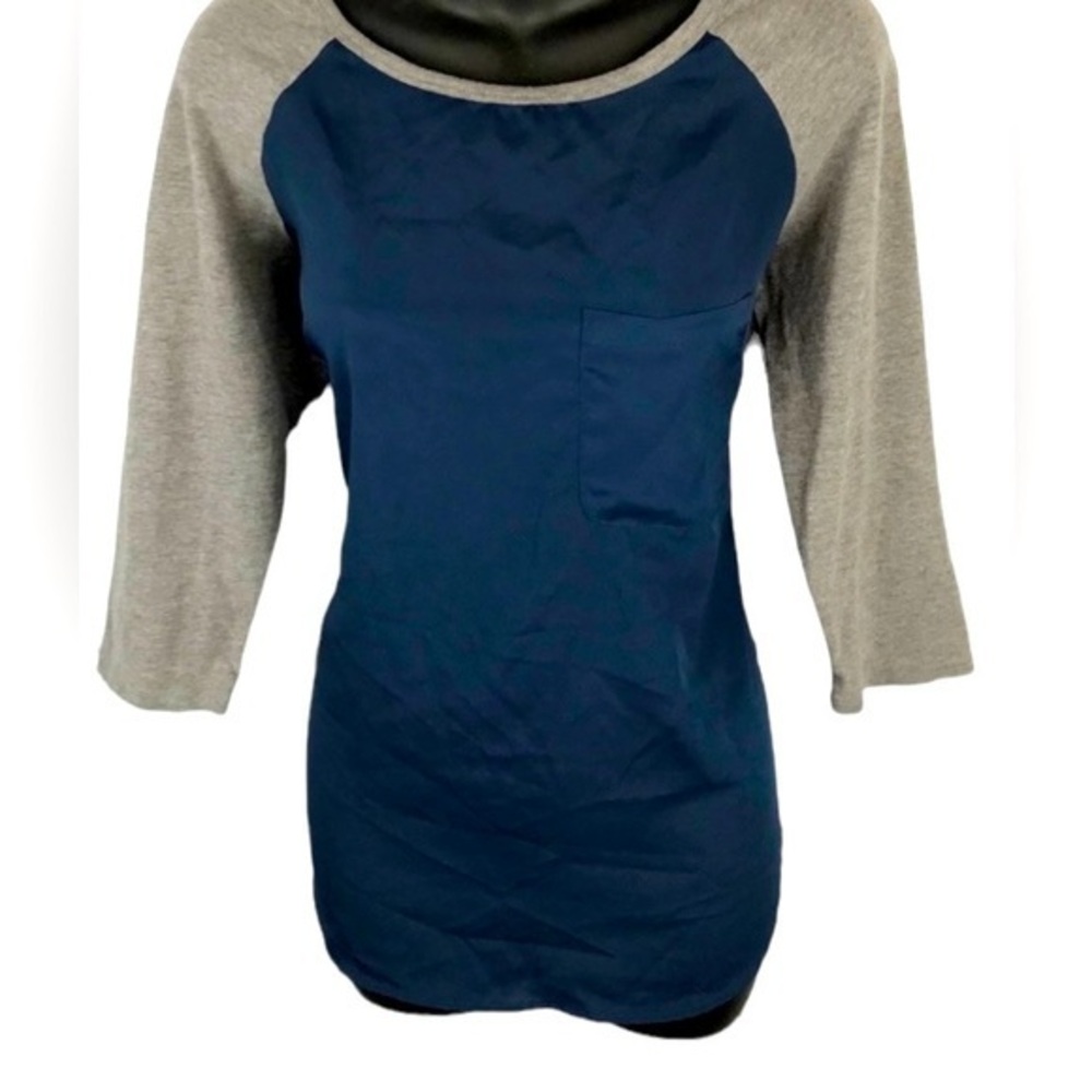 ☘️3/$30 Character Hero Women’s Baseball Style Tee Shirt xsmall Urban Outfitters